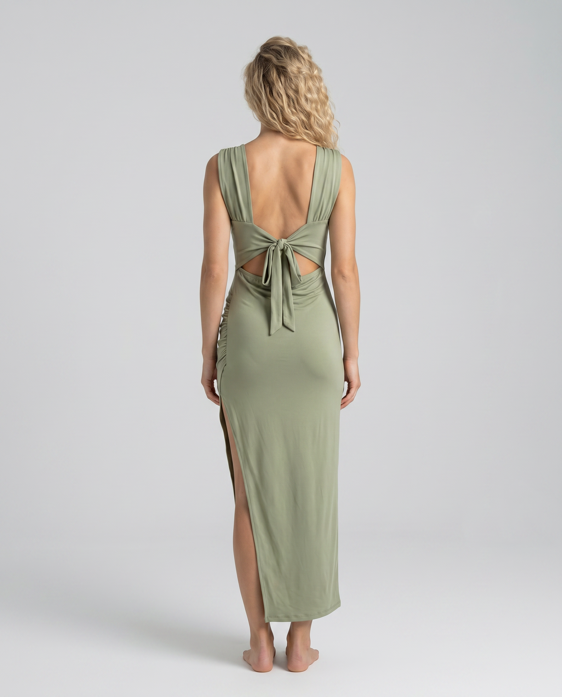 Ine • Vestido Maxi Cuello Barco con Abertura