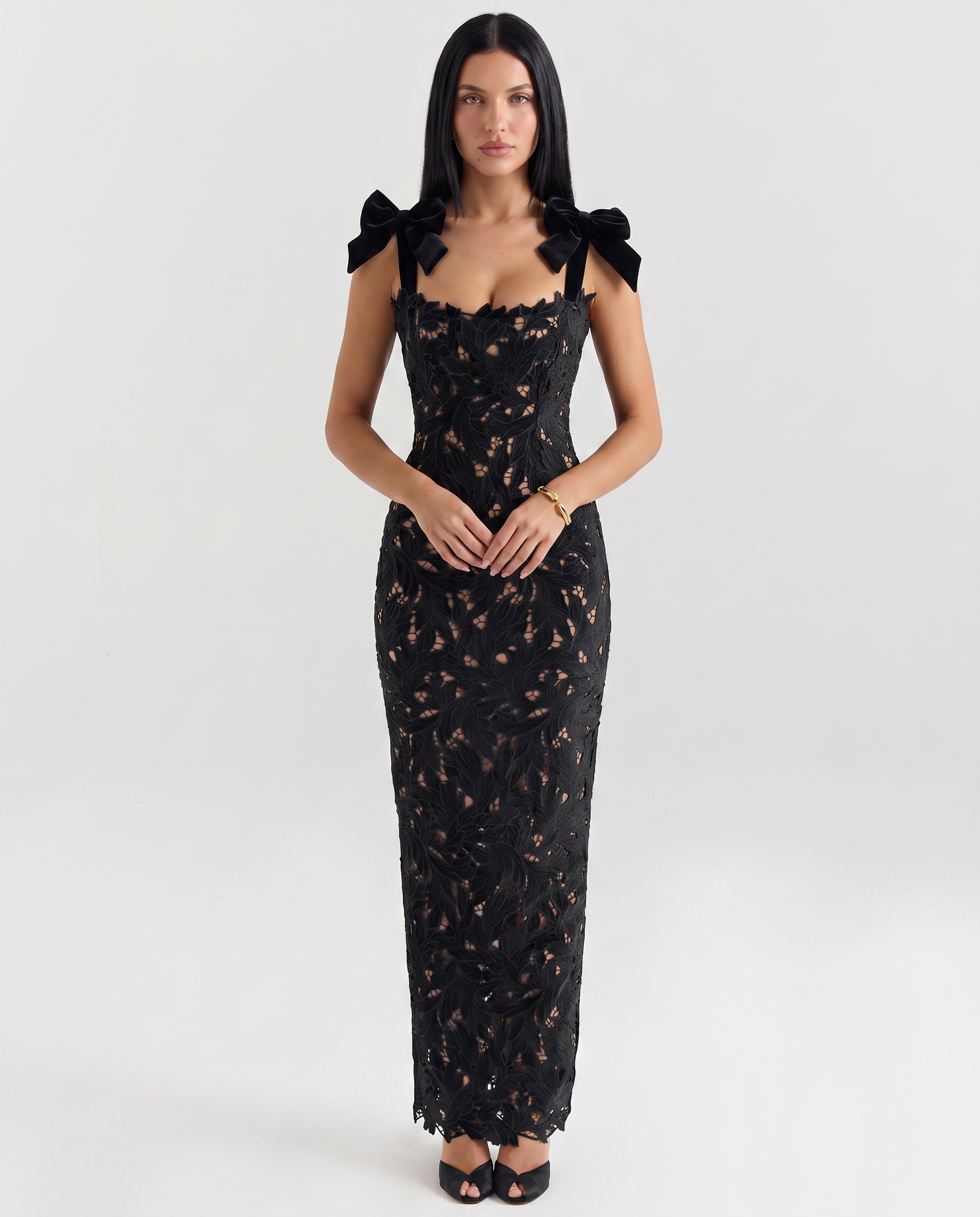 Thalina • Vestido Maxi con Encaje y Tirantes de Lazo