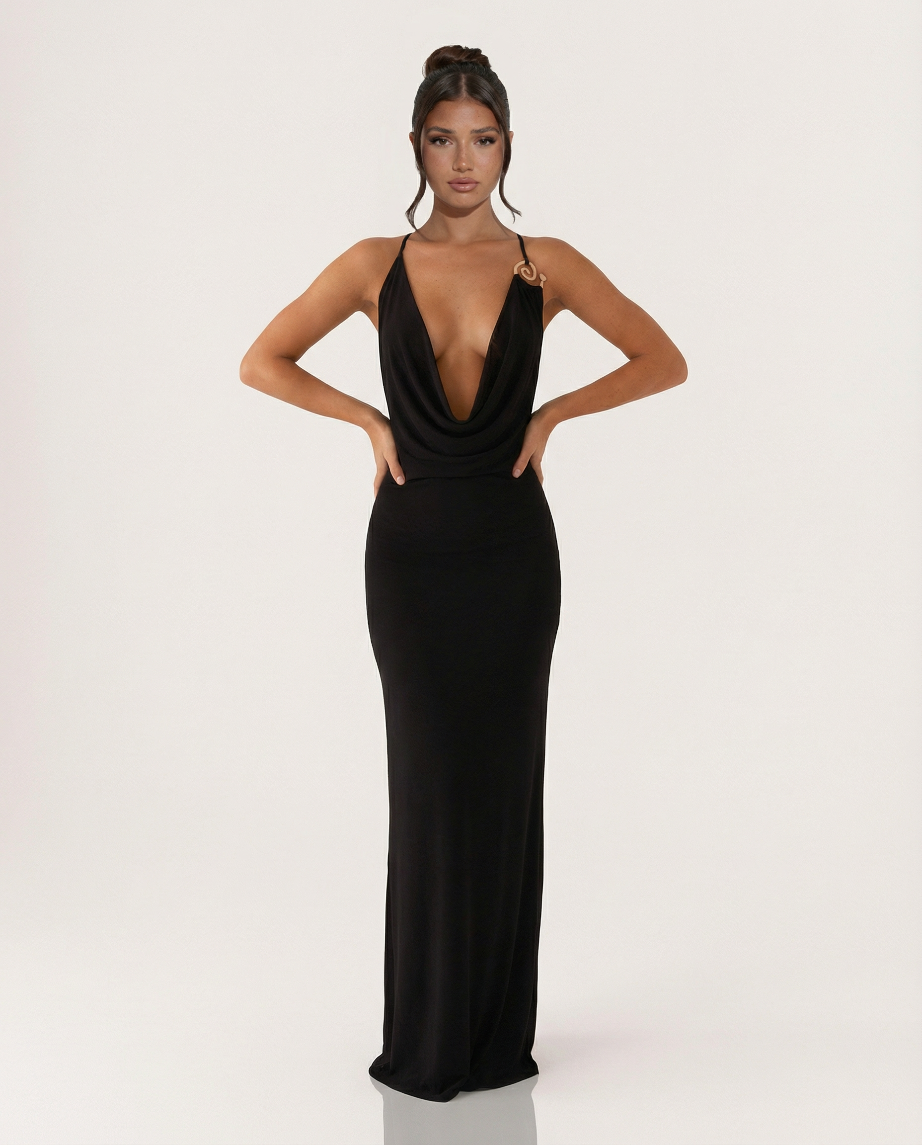 Sherri • Vestido Maxi con Cuello de Cowl y Espalda Abierta