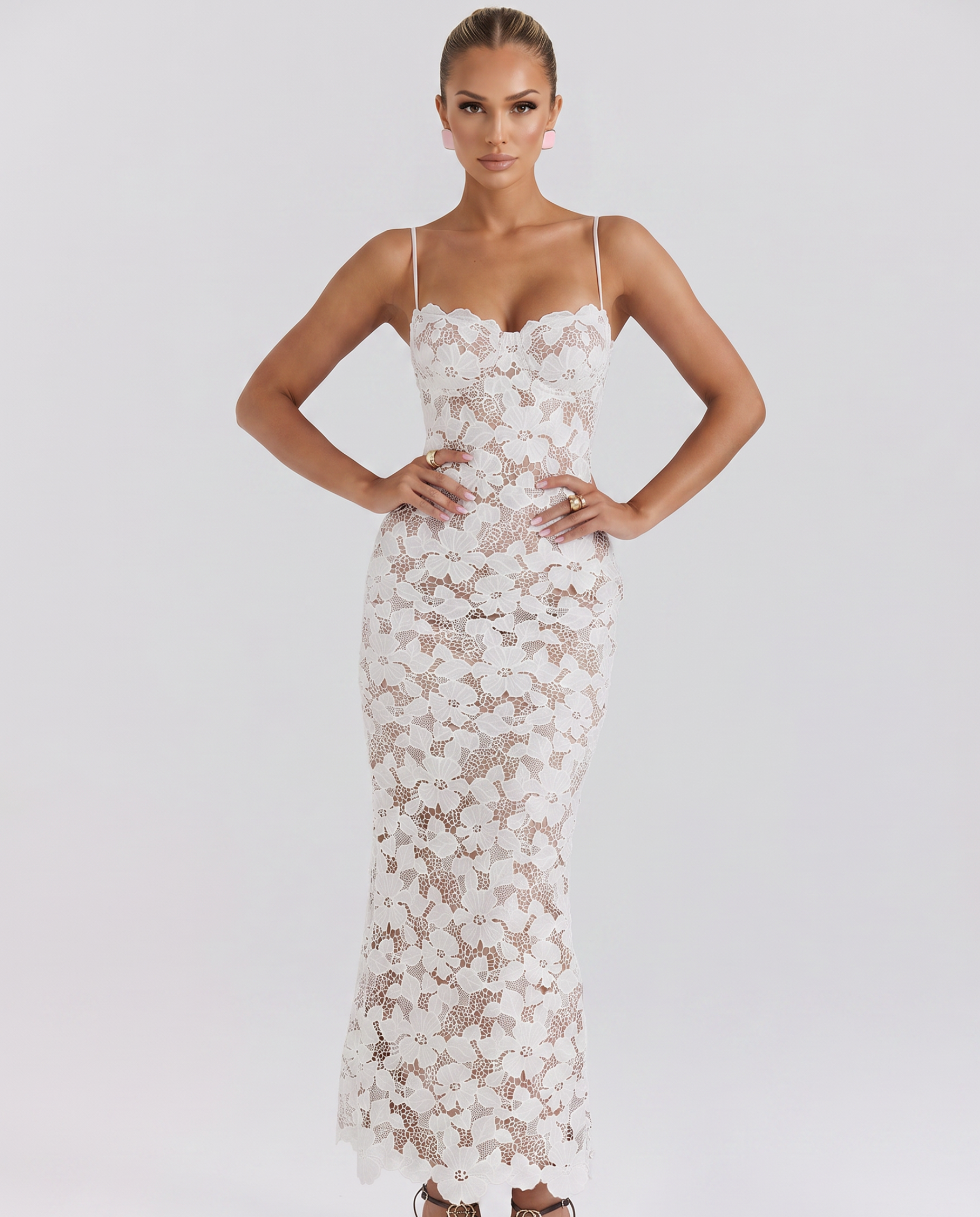 Noli • Vestido Maxi de Encaje con Aros y Espalda con Cordones
