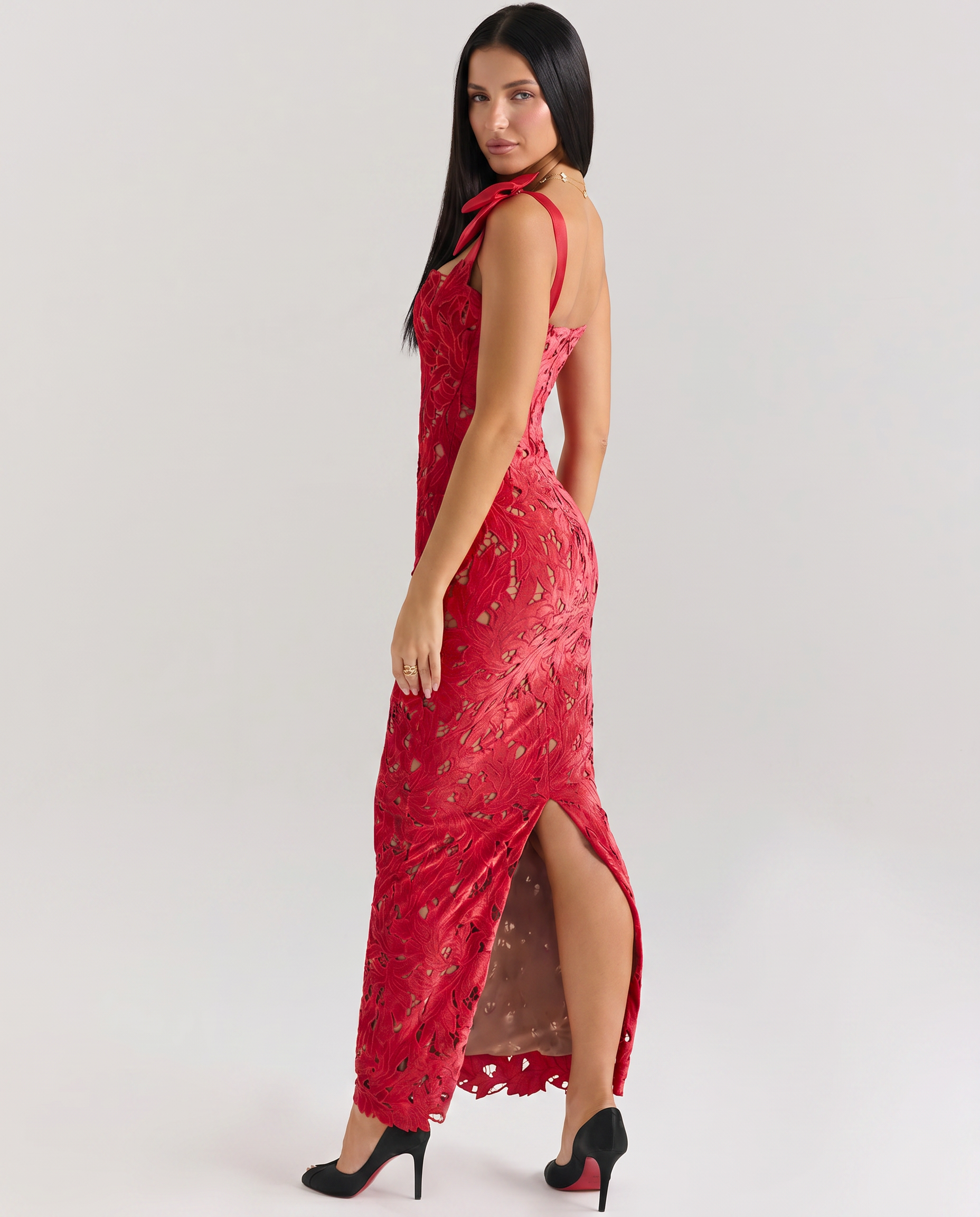 Thalina • Vestido Maxi con Encaje y Tirantes de Lazo
